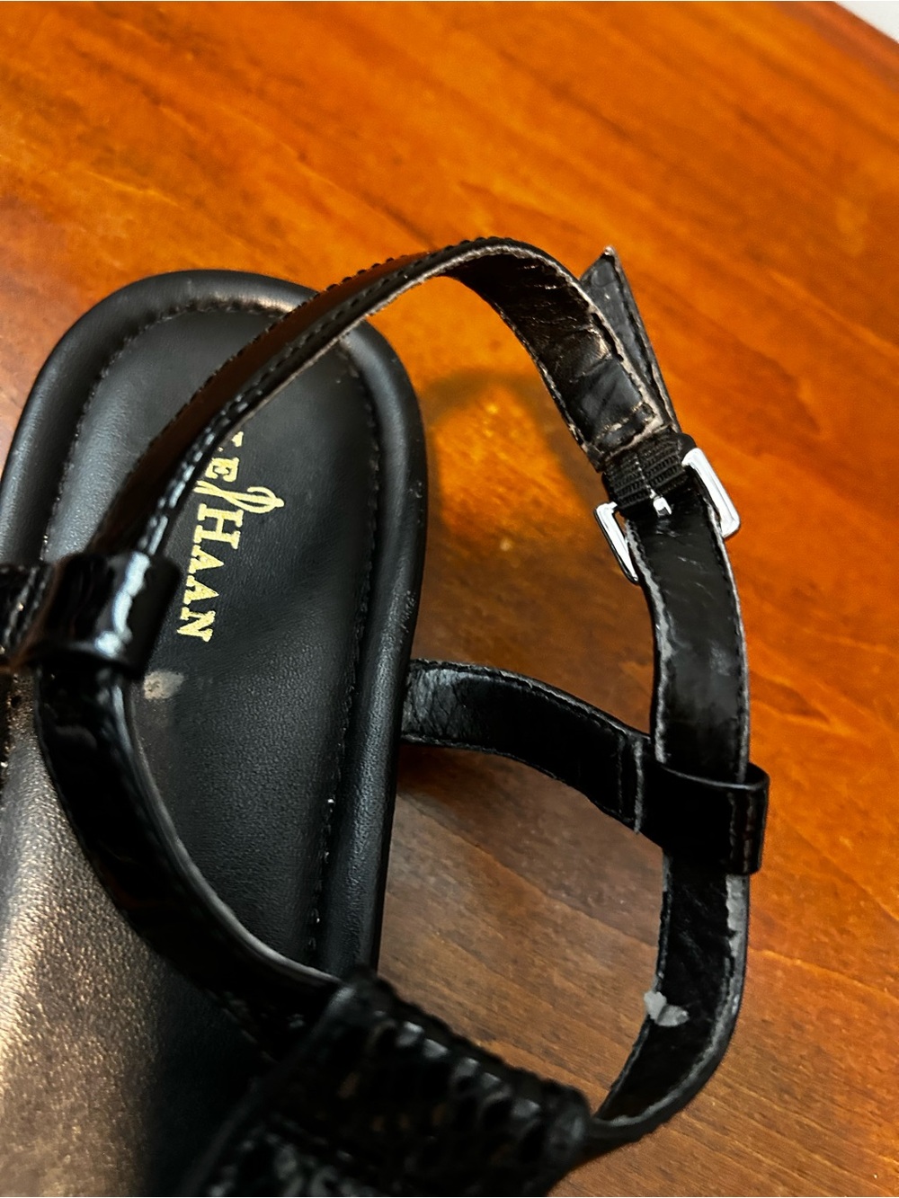Cole Haan Black patent with snake detail Women's T-Strap thong Sandals 8.5 - Picture 13 of 16